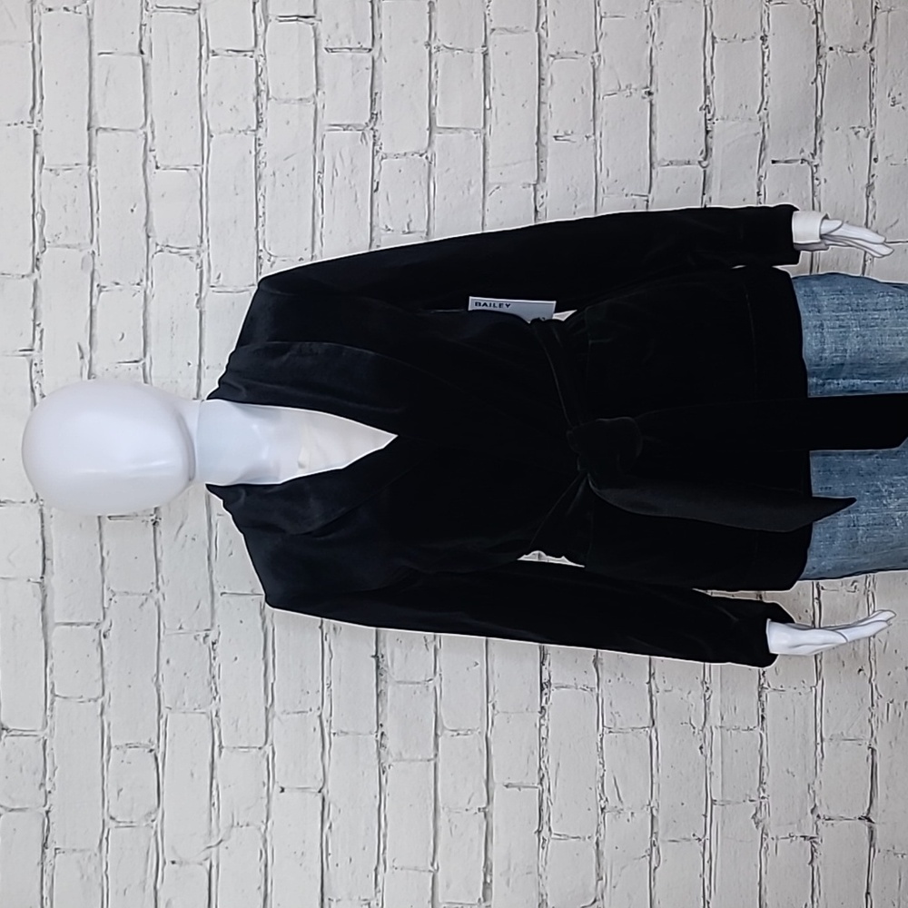 Bailey 44 Luxe Spencer Long Sleeve Sleek Velvet Smoking Jacket Shiny Black - NWT
